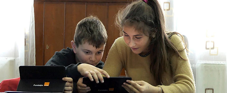 Tablete pentru copii cu situații speciale prin Programul Digitaliada